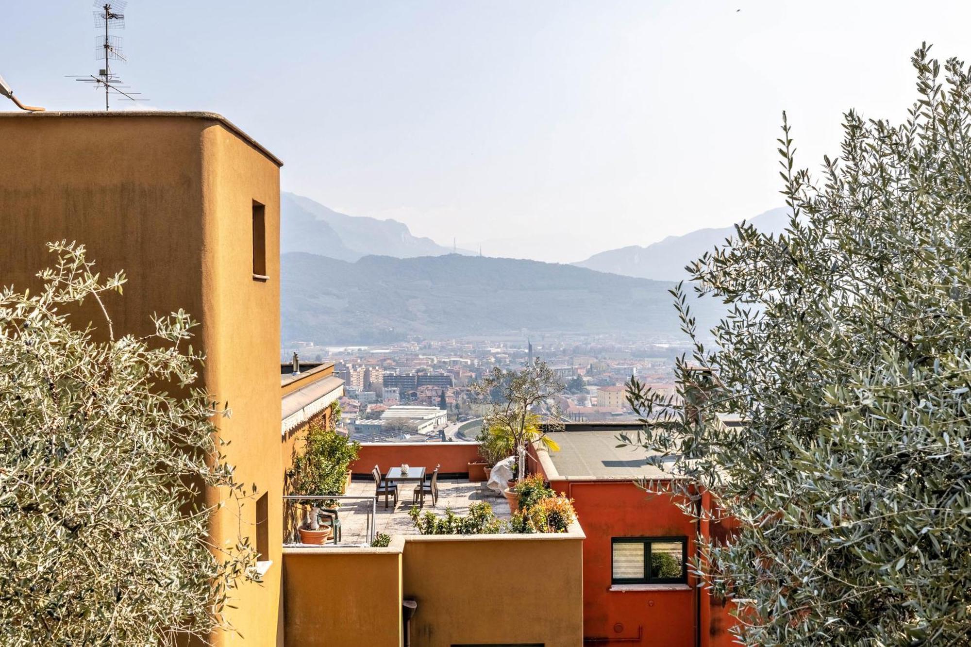 Casa Sara With Swimming Pool Lägenhet Riva del Garda Exteriör bild