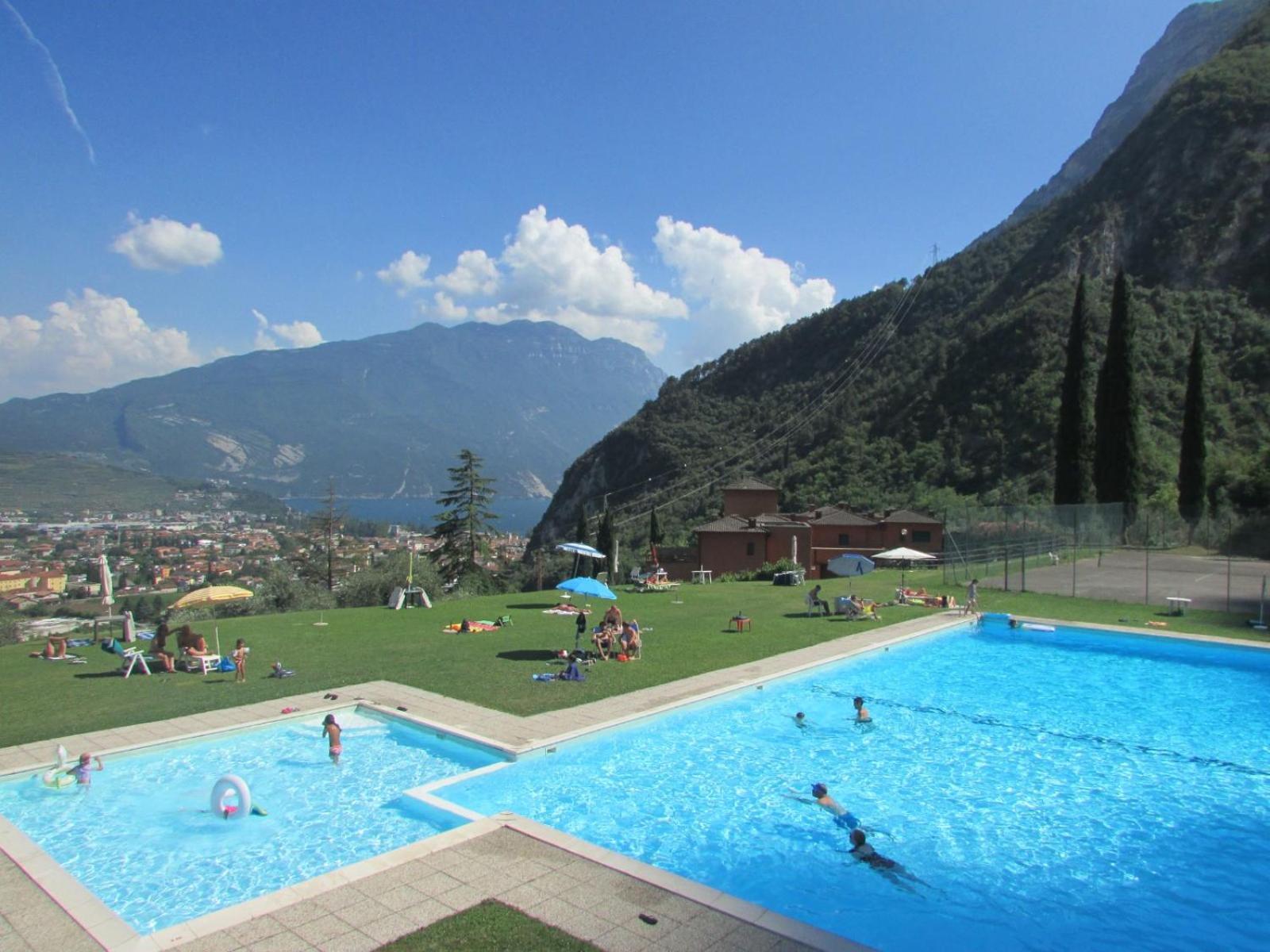 Casa Sara With Swimming Pool Lägenhet Riva del Garda Exteriör bild